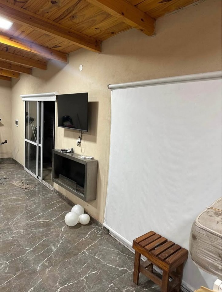 Maximo Paz, amplio terreno de 1300 m2, quincho de material, pileta.