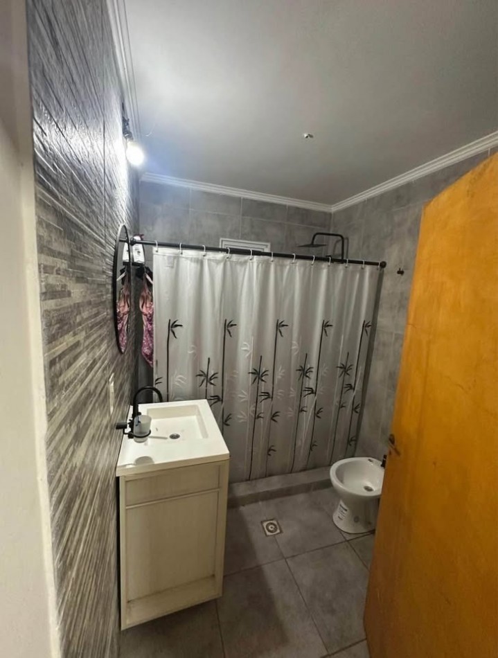 Maximo Paz, amplio terreno de 1300 m2, quincho de material, pileta.