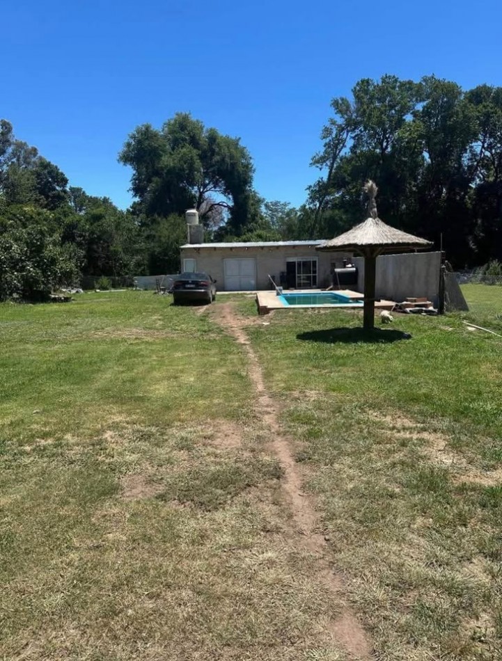 Maximo Paz, amplio terreno de 1300 m2, quincho de material, pileta.