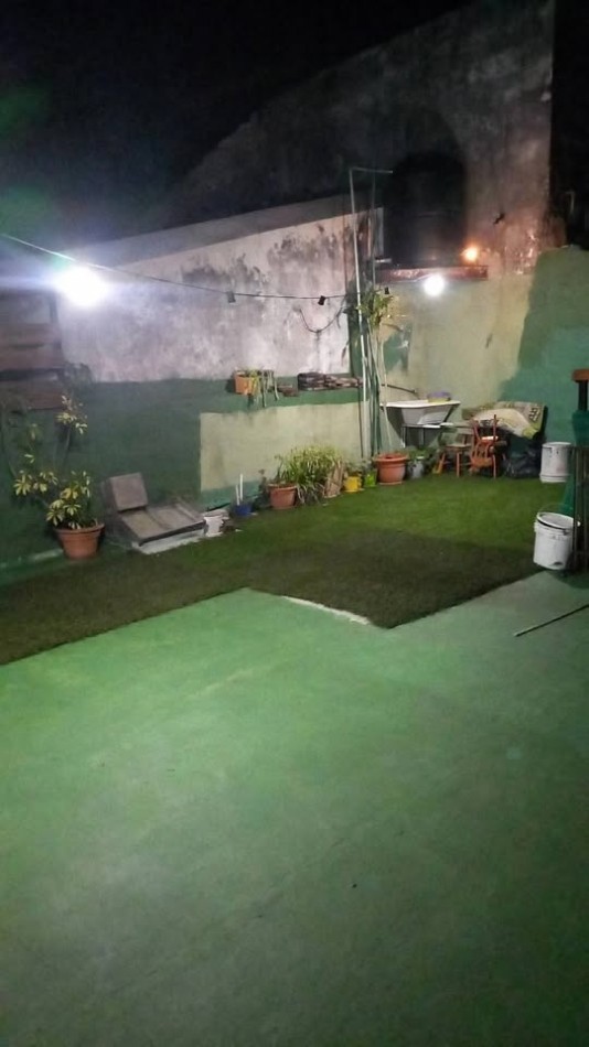 Gaboto al 5400, interna, dos dormitorios, patio.