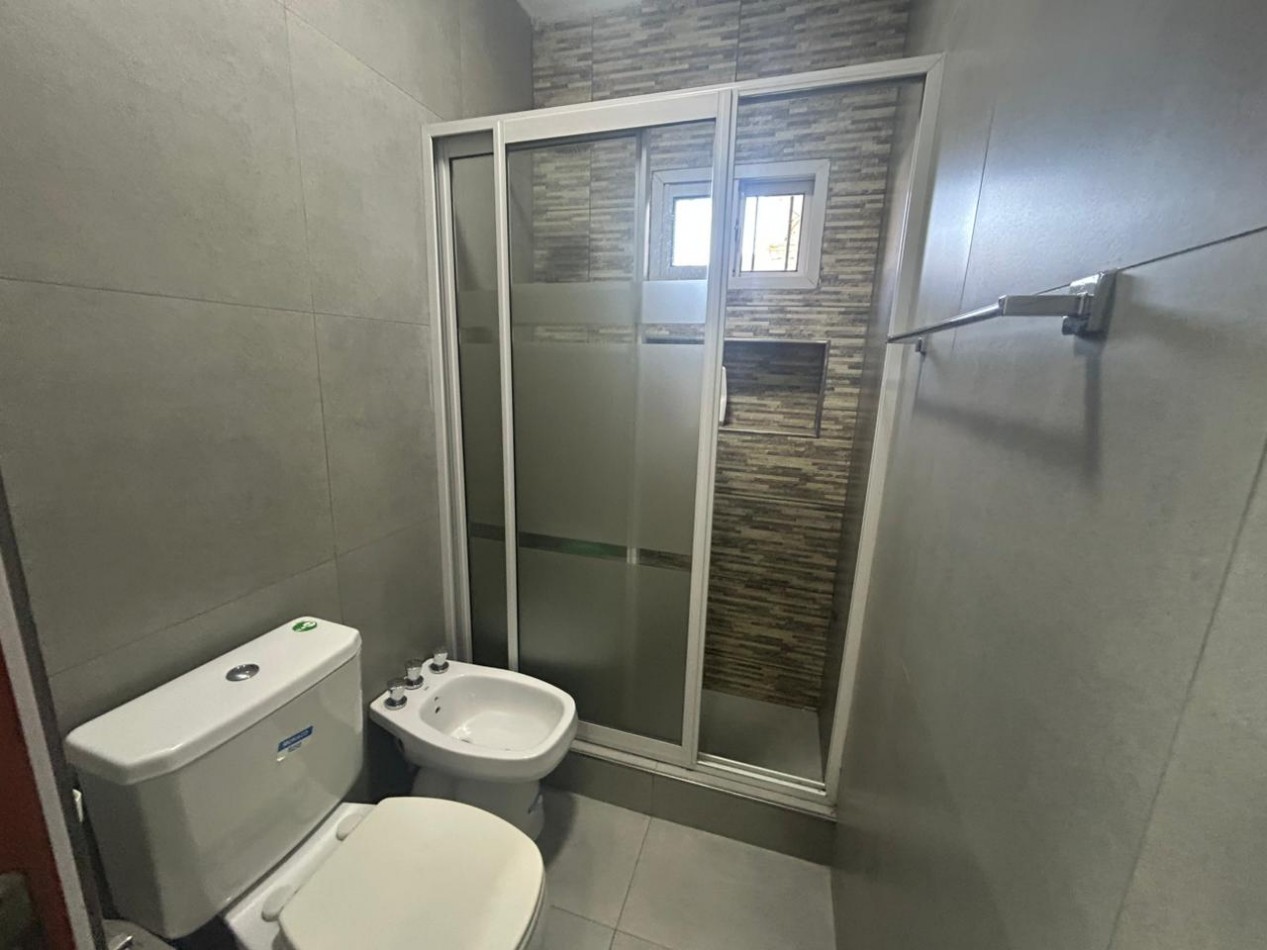 Sadi Carnot 6000 (a 2 cuadras de San Martin 6000) - Casa interna unica 3 dormitorios, patio, balcon terraza