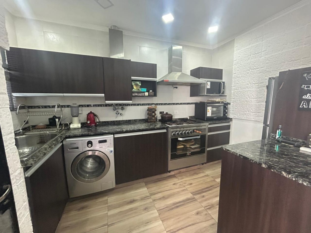 Sadi Carnot 6000 (a 2 cuadras de San Martin 6000) - Casa interna unica 3 dormitorios, patio, balcon terraza