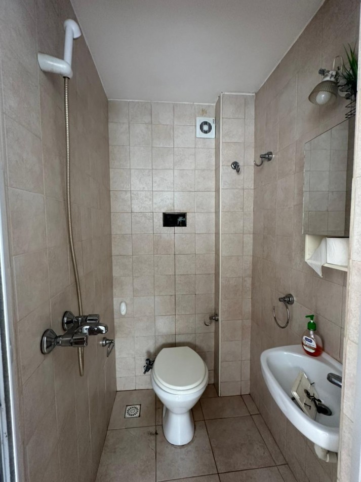 PRIMERO DE MAYO 900, PISO EXCLUSIVO (2 DORMITORIOS + COMODIN) 