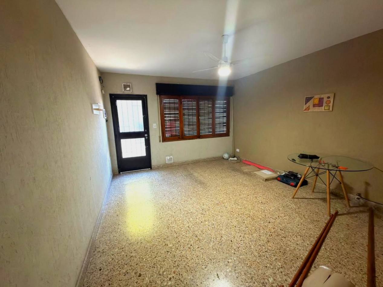 Casa planta baja dos dormitorios, patio, Virasoro 1500.