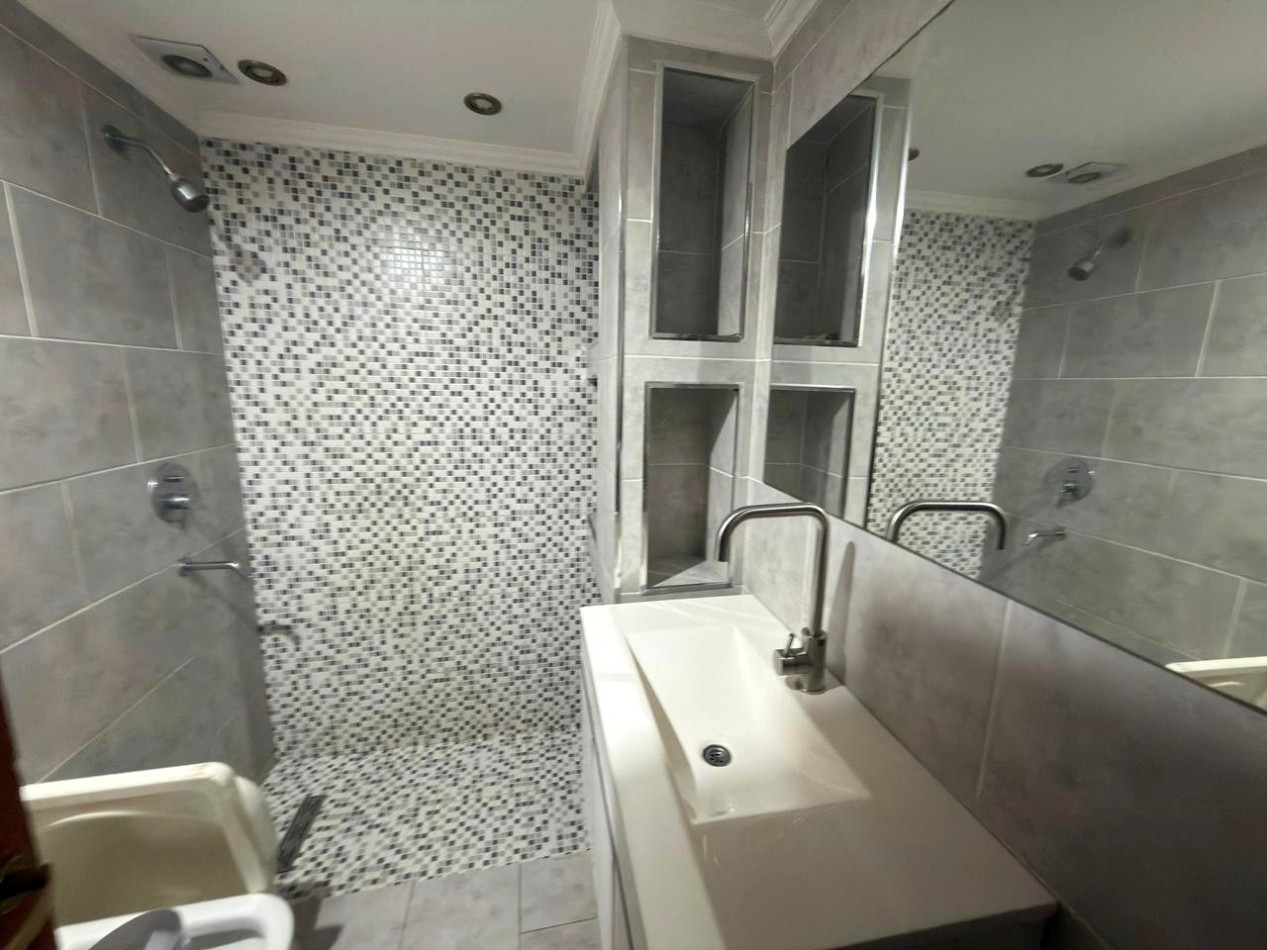 Casa planta baja dos dormitorios, patio, Virasoro 1500.