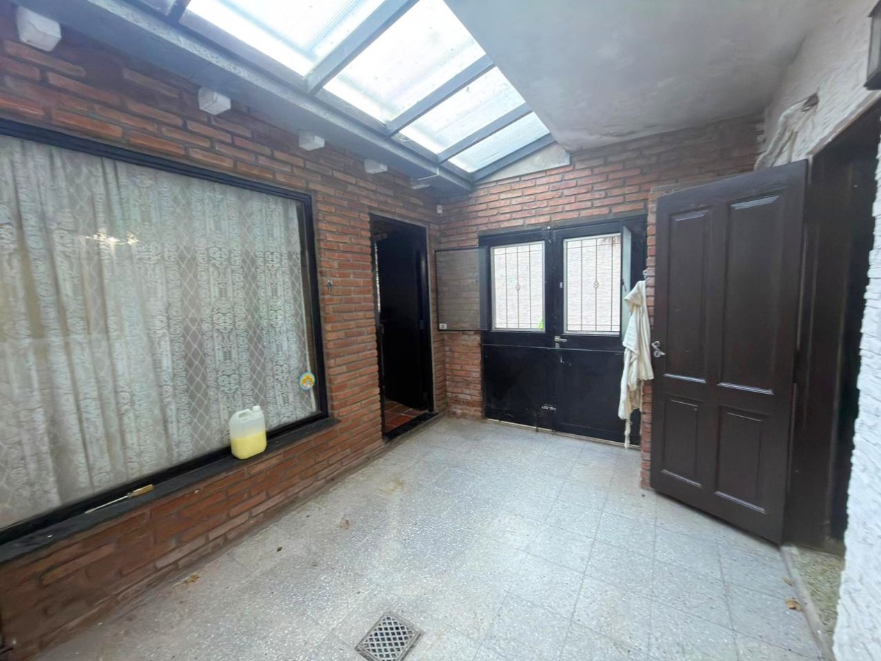 Casa planta baja dos dormitorios, patio, Virasoro 1500.