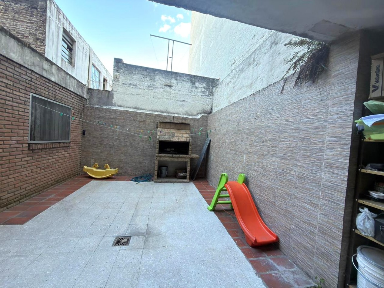 Casa planta baja dos dormitorios, patio, Virasoro 1500.