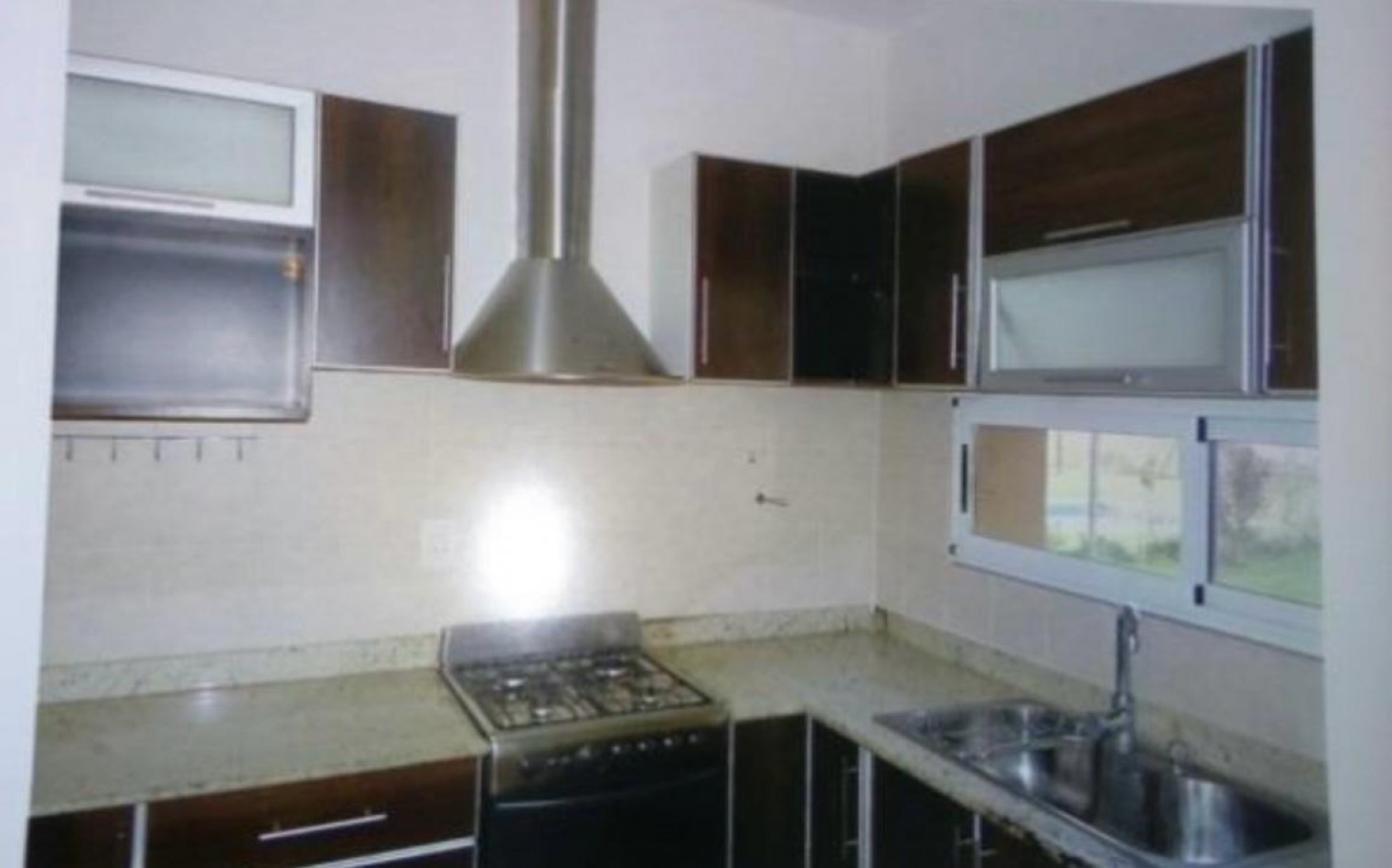 Tierra de sueños 2, M. L. King 2600. Moderna casa con 3 dormitorios, cochera, quincho y pileta!!