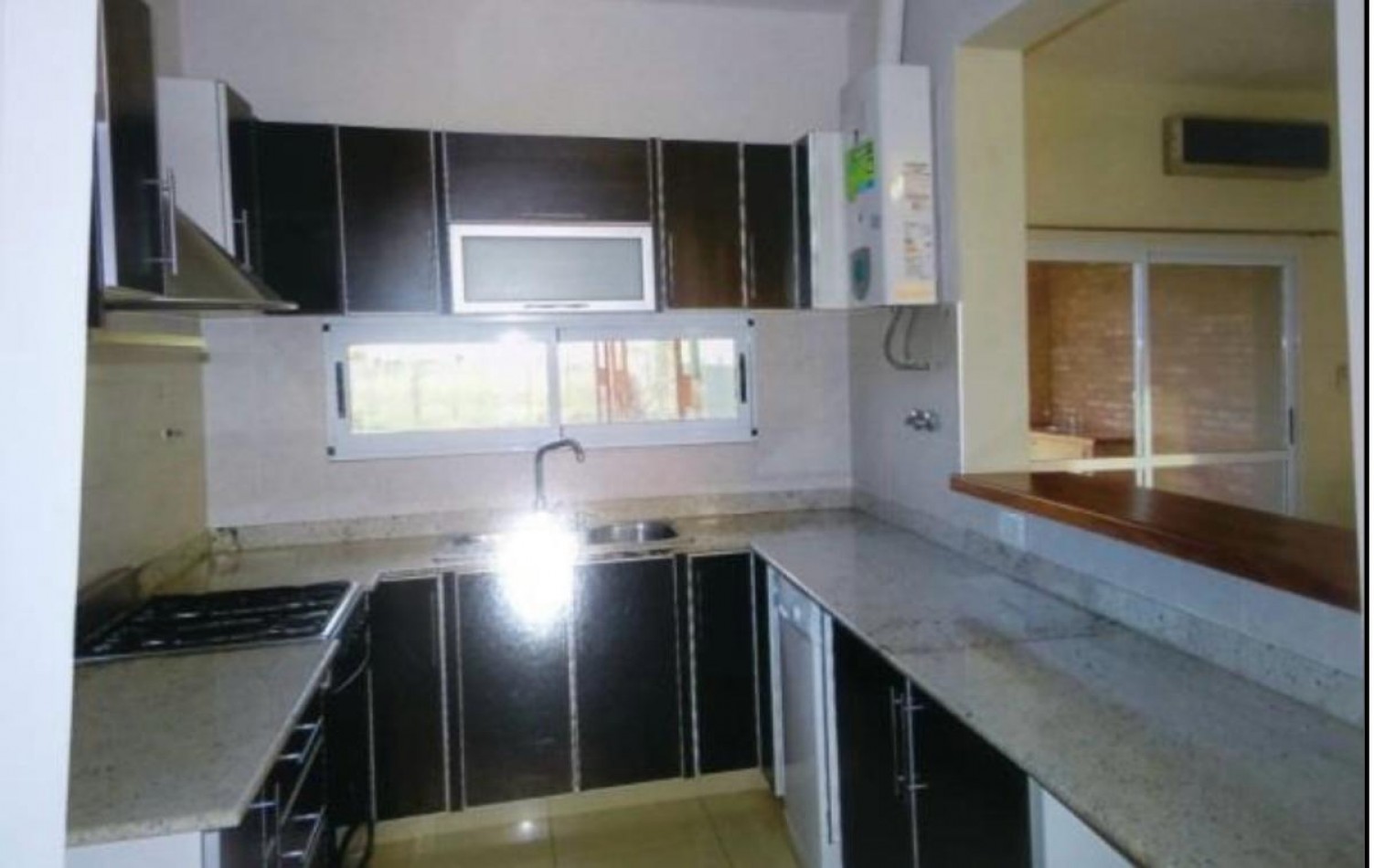 Tierra de sueños 2, M. L. King 2600. Moderna casa con 3 dormitorios, cochera, quincho y pileta!!