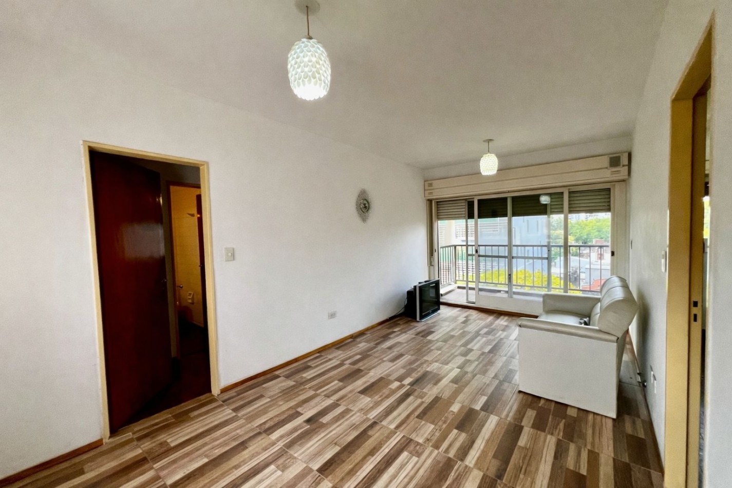 San Juan 3000, departamento amplio, 1 dormitorio, balcon.