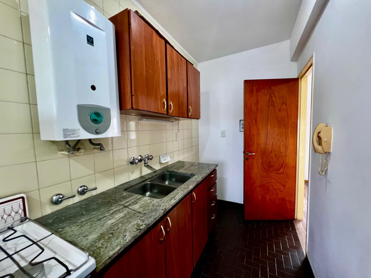 San Juan 3000, departamento amplio, 1 dormitorio, balcon.