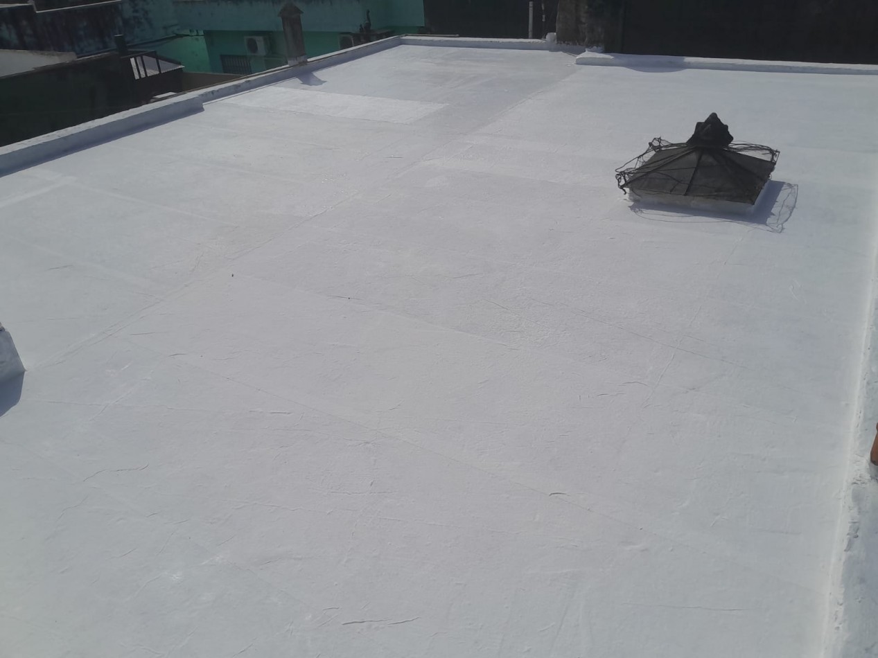 Castro Barros 5200, casa dos dormitorios, cochera, patio. Excelente ubicacion!