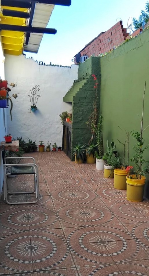 Casa de 2 dormitorios con garage, patio y terraza - Espinosa al 5500