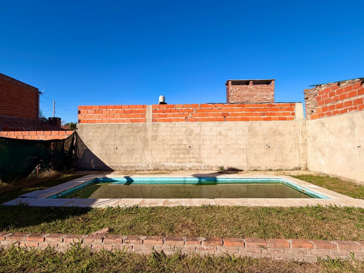 Santa Susana, terreno de 355 m2, con pileta 
