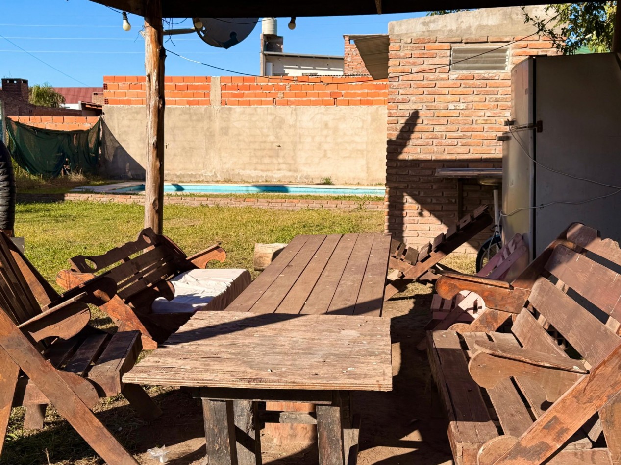 Santa Susana, terreno de 355 m2, con pileta 