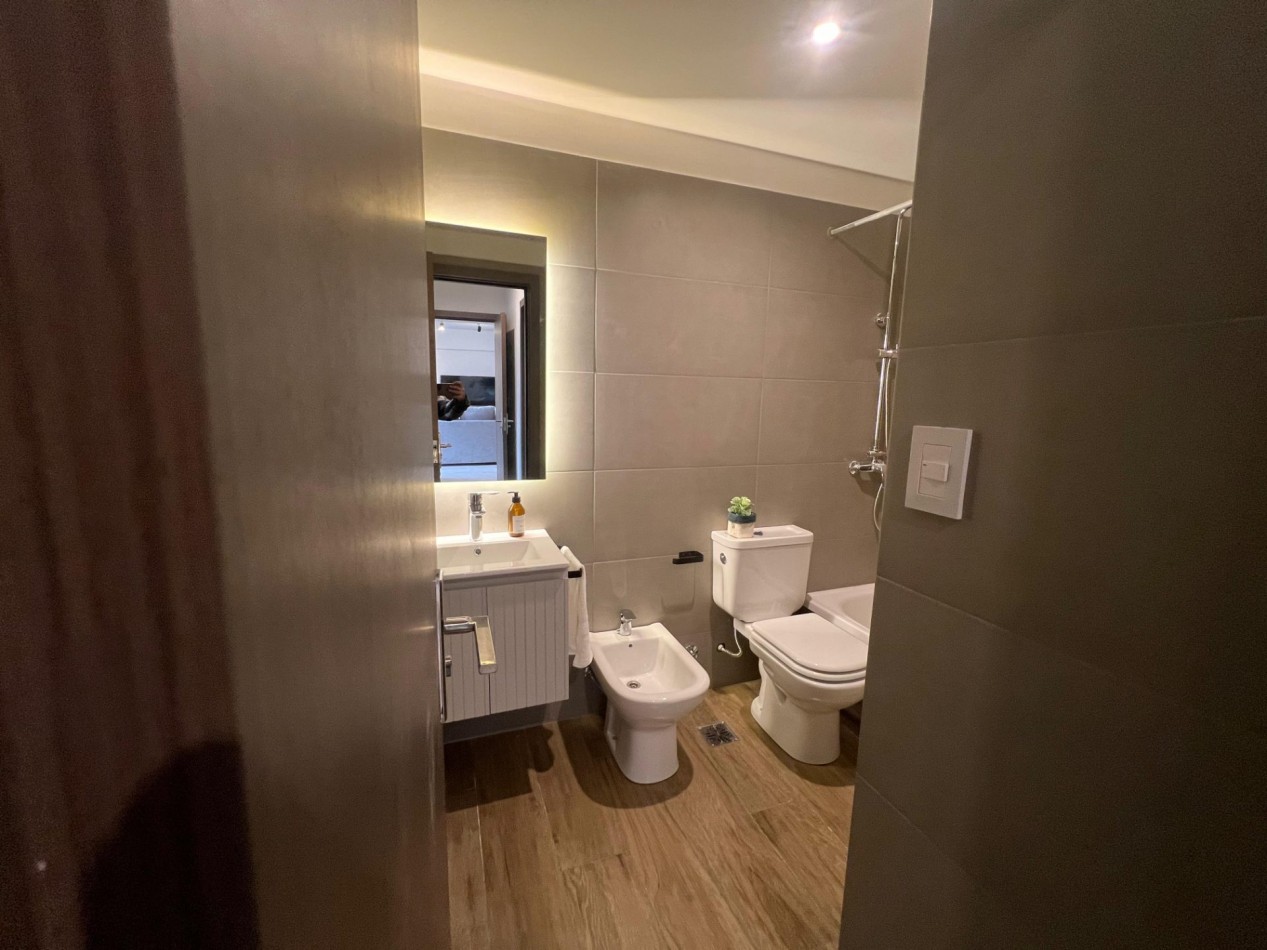 Montevideo 900 - Amplio departamento de 3 dormitorios con balcon con parrillero | 94 m²  