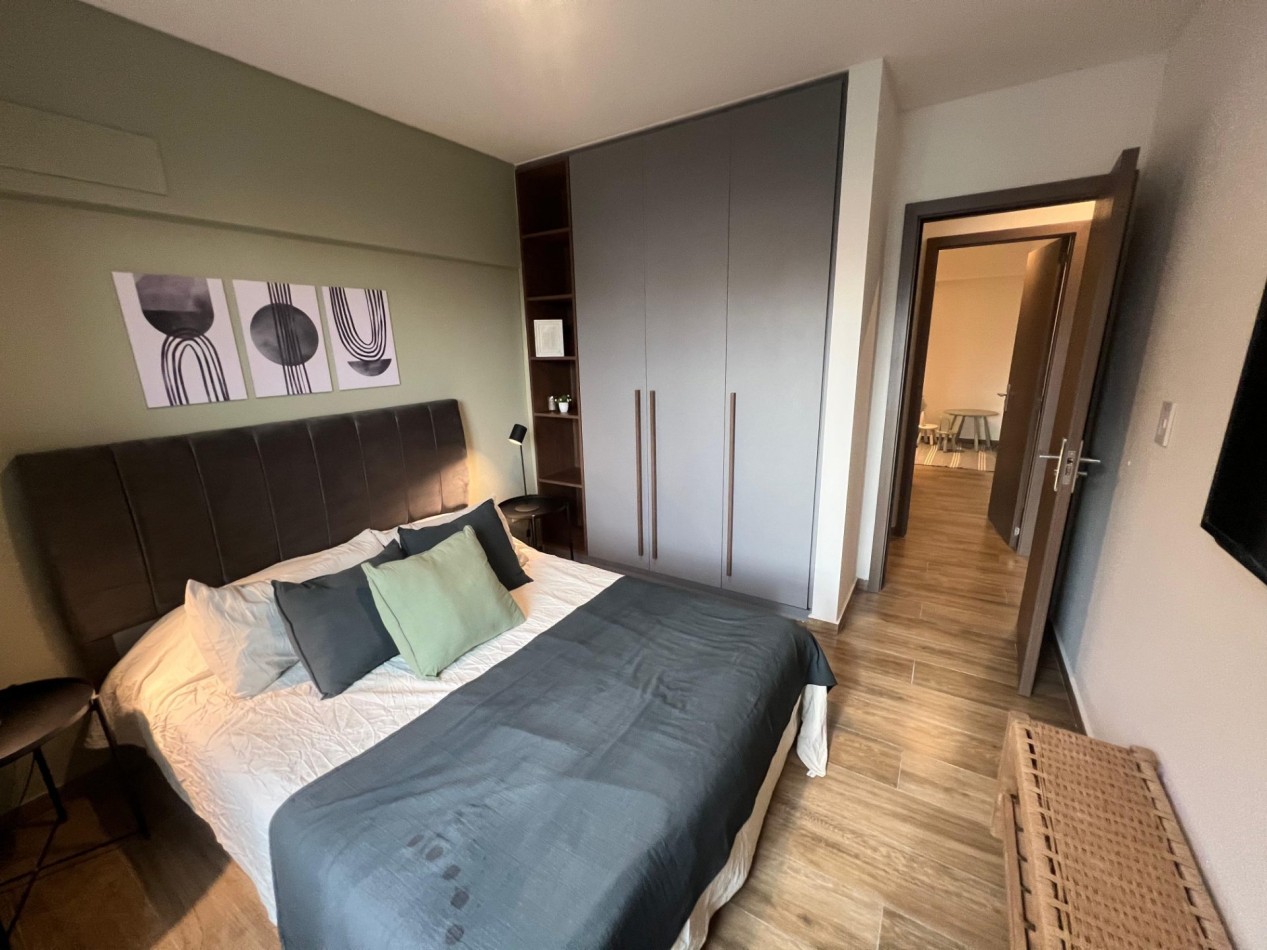Montevideo 900 - Amplio departamento de 3 dormitorios con balcon con parrillero | 94 m²  