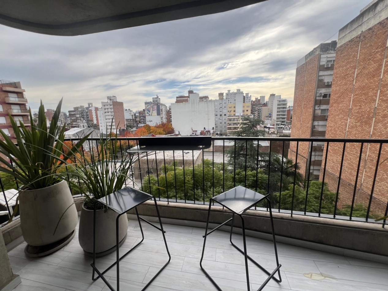 Montevideo 900 - Amplio departamento de 3 dormitorios con balcon con parrillero | 94 m²  