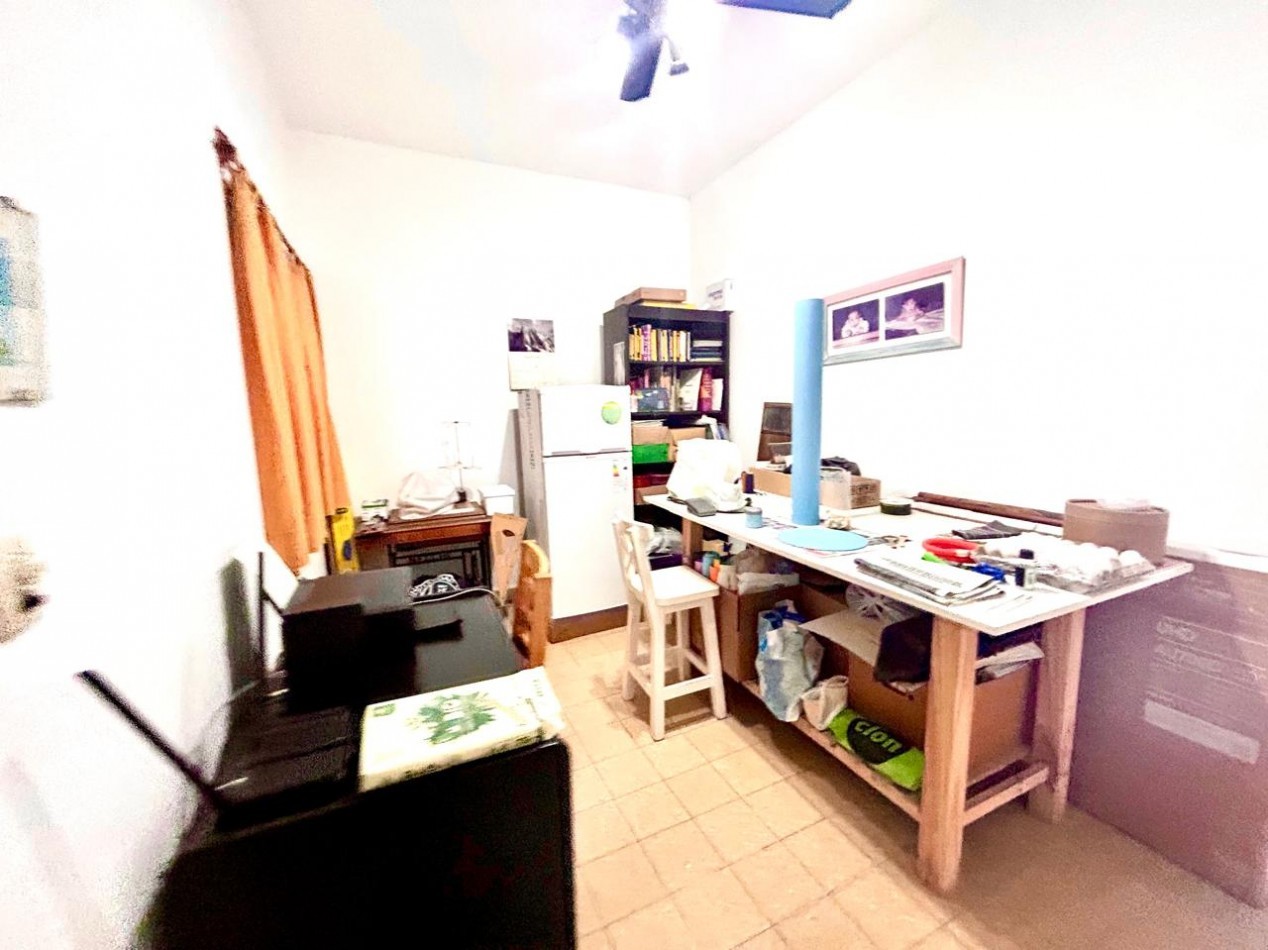 España 1700 planta alta, 3 dormitorios, living, cocina comedor, patio, a mts Pellegrini.