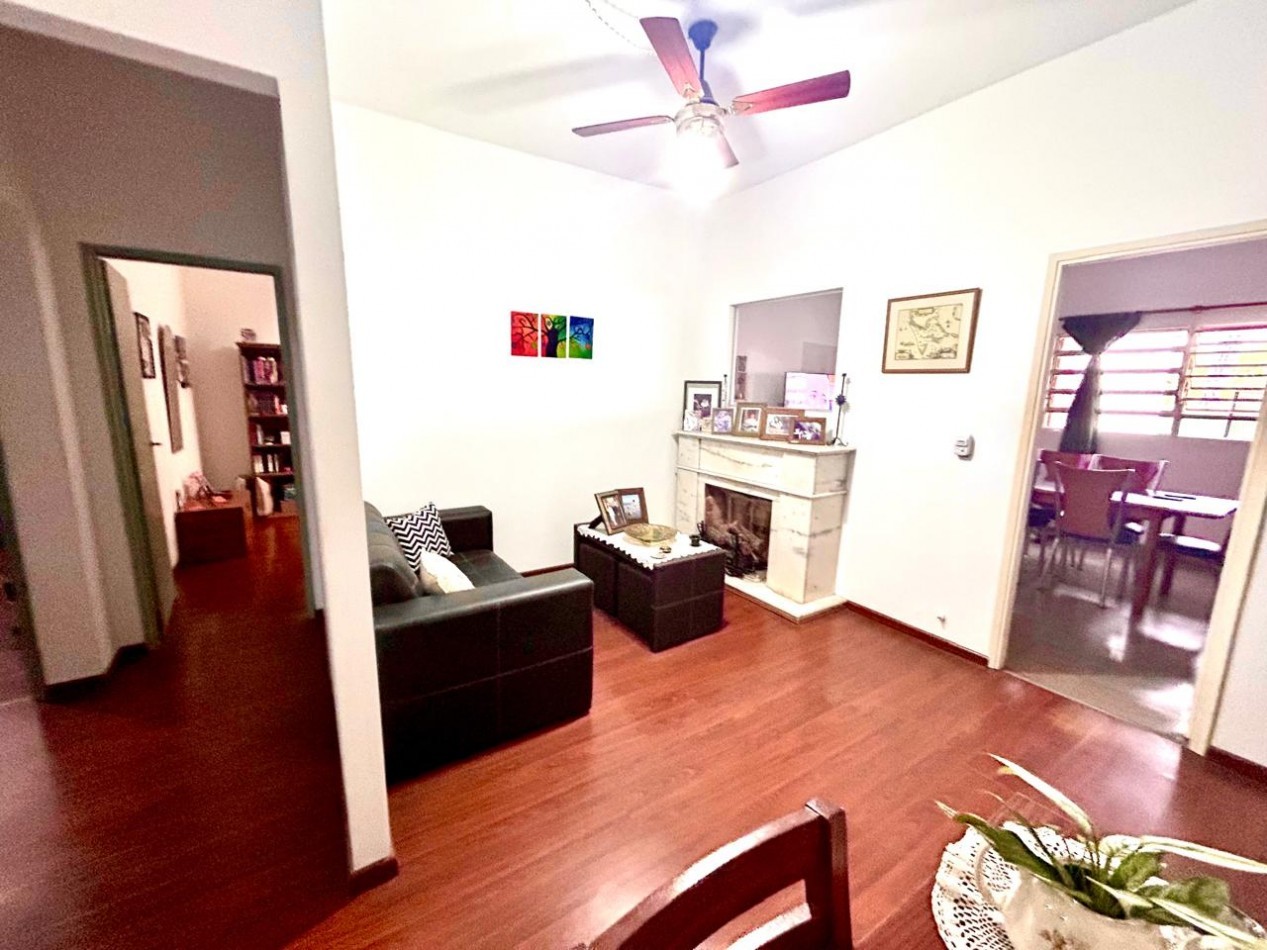 España 1700 planta alta, 3 dormitorios, living, cocina comedor, patio, a mts Pellegrini.