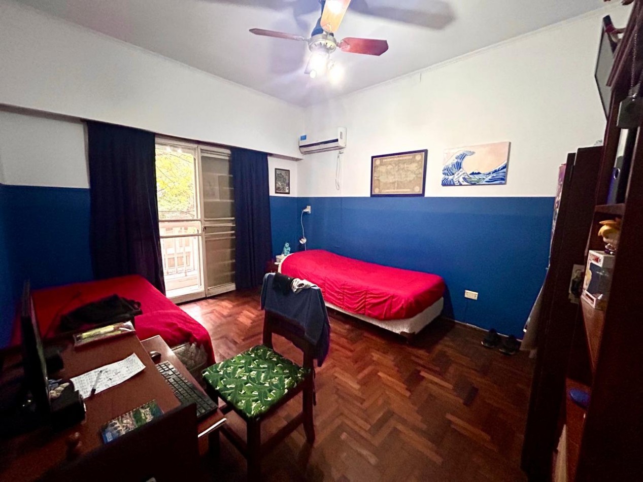 España 1700 planta alta, 3 dormitorios, living, cocina comedor, patio, a mts Pellegrini.