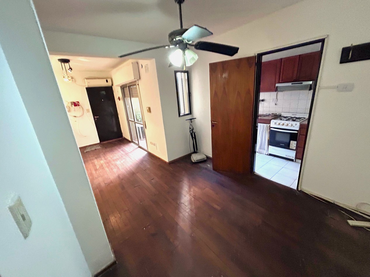 Jujuy 1900. Retasada, Propiedad de pasillo, Duplex 2 dormitorios con Terraza exclusiva