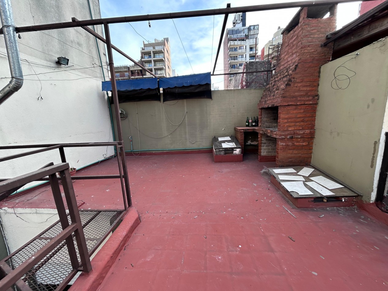 Jujuy 1900. Retasada, Propiedad de pasillo, Duplex 2 dormitorios con Terraza exclusiva
