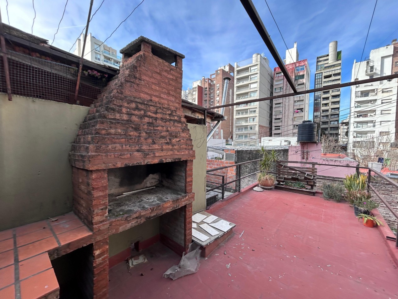 Jujuy 1900. Retasada, Propiedad de pasillo, Duplex 2 dormitorios con Terraza exclusiva