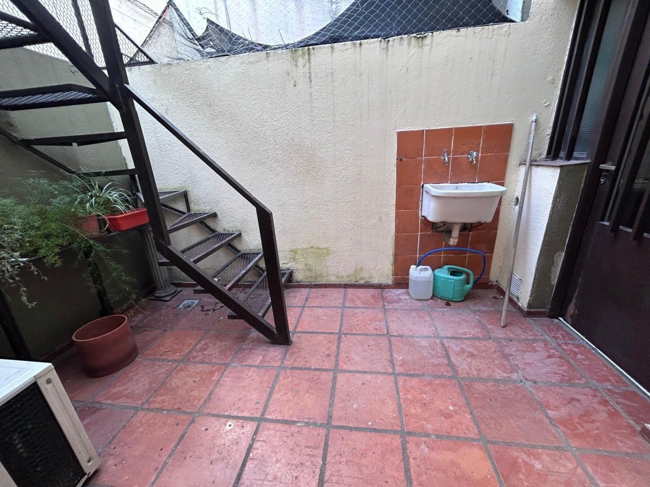 Jujuy 1900. Retasada, Propiedad de pasillo, Duplex 2 dormitorios con Terraza exclusiva