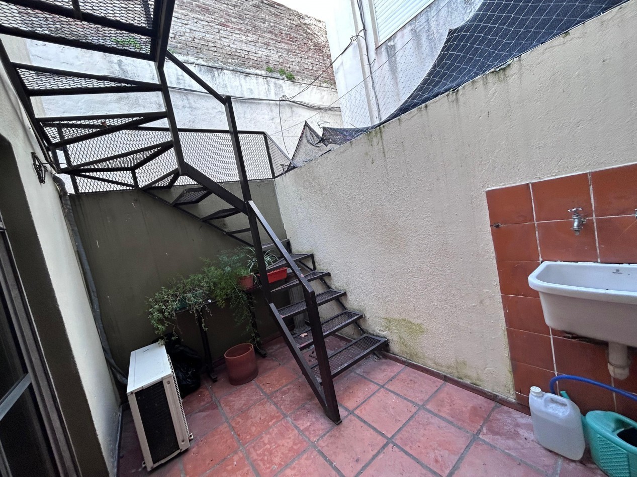 Jujuy 1900. Retasada, Propiedad de pasillo, Duplex 2 dormitorios con Terraza exclusiva