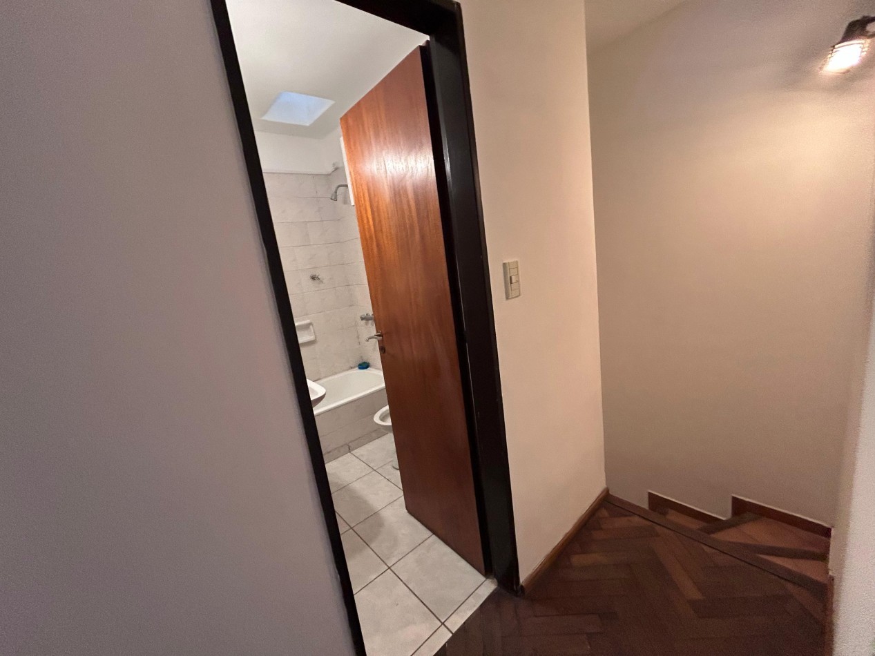 Jujuy 1900. Retasada, Propiedad de pasillo, Duplex 2 dormitorios con Terraza exclusiva