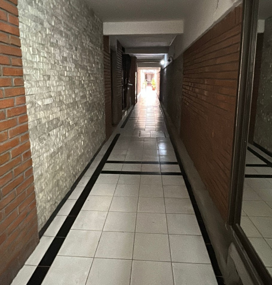 Jujuy 1900. Retasada, Propiedad de pasillo, Duplex 2 dormitorios con Terraza exclusiva