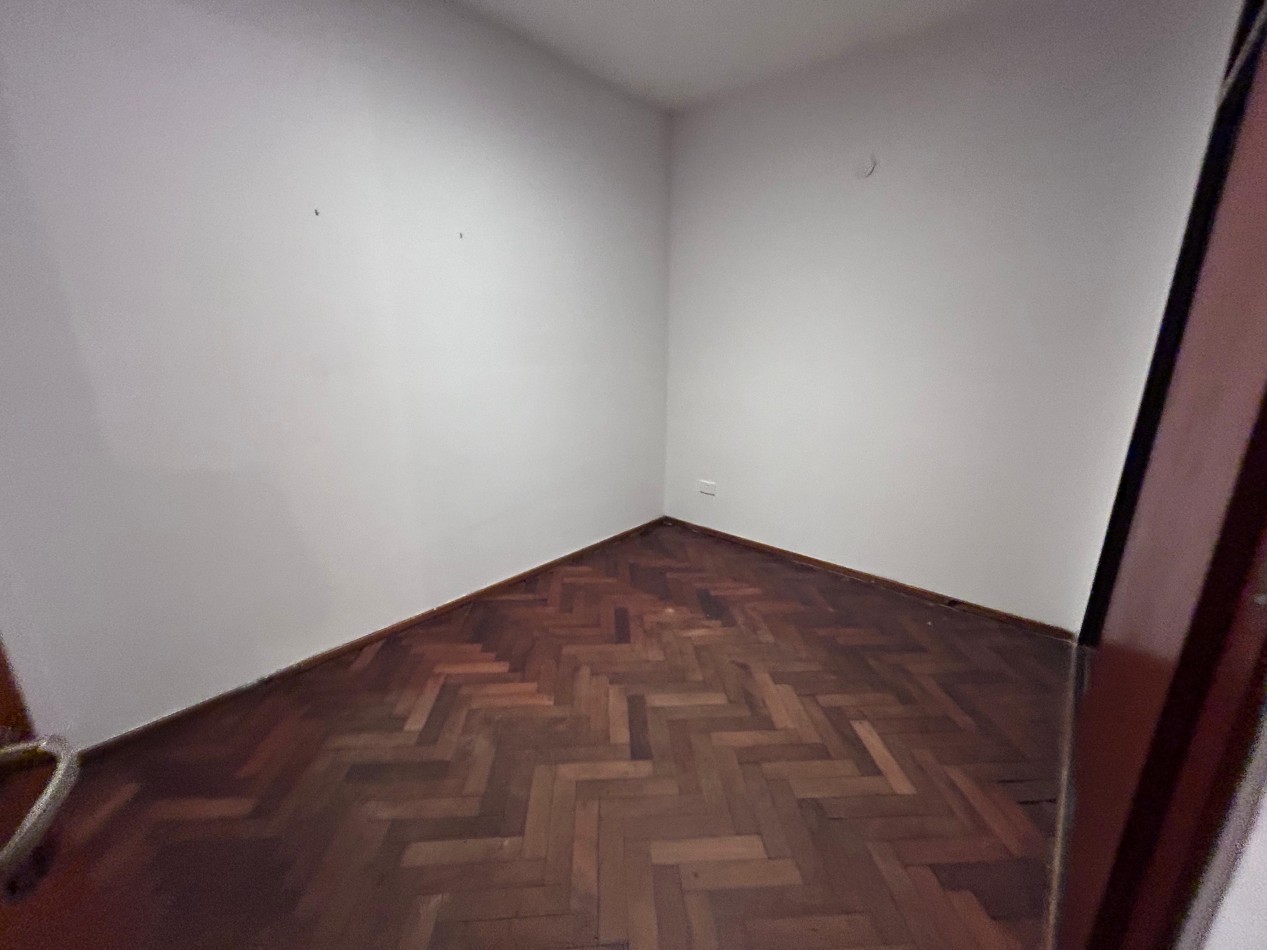 Jujuy 1900. Retasada, Propiedad de pasillo, Duplex 2 dormitorios con Terraza exclusiva