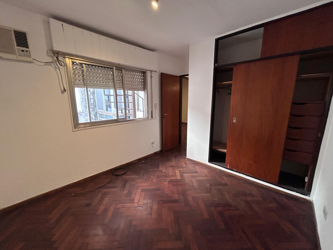 Jujuy 1900. Retasada, Propiedad de pasillo, Duplex 2 dormitorios con Terraza exclusiva