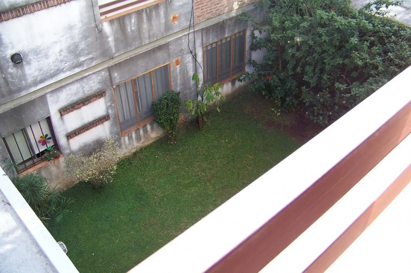 Chacabuco al 1900, departamento monoambiente, 2do piso.