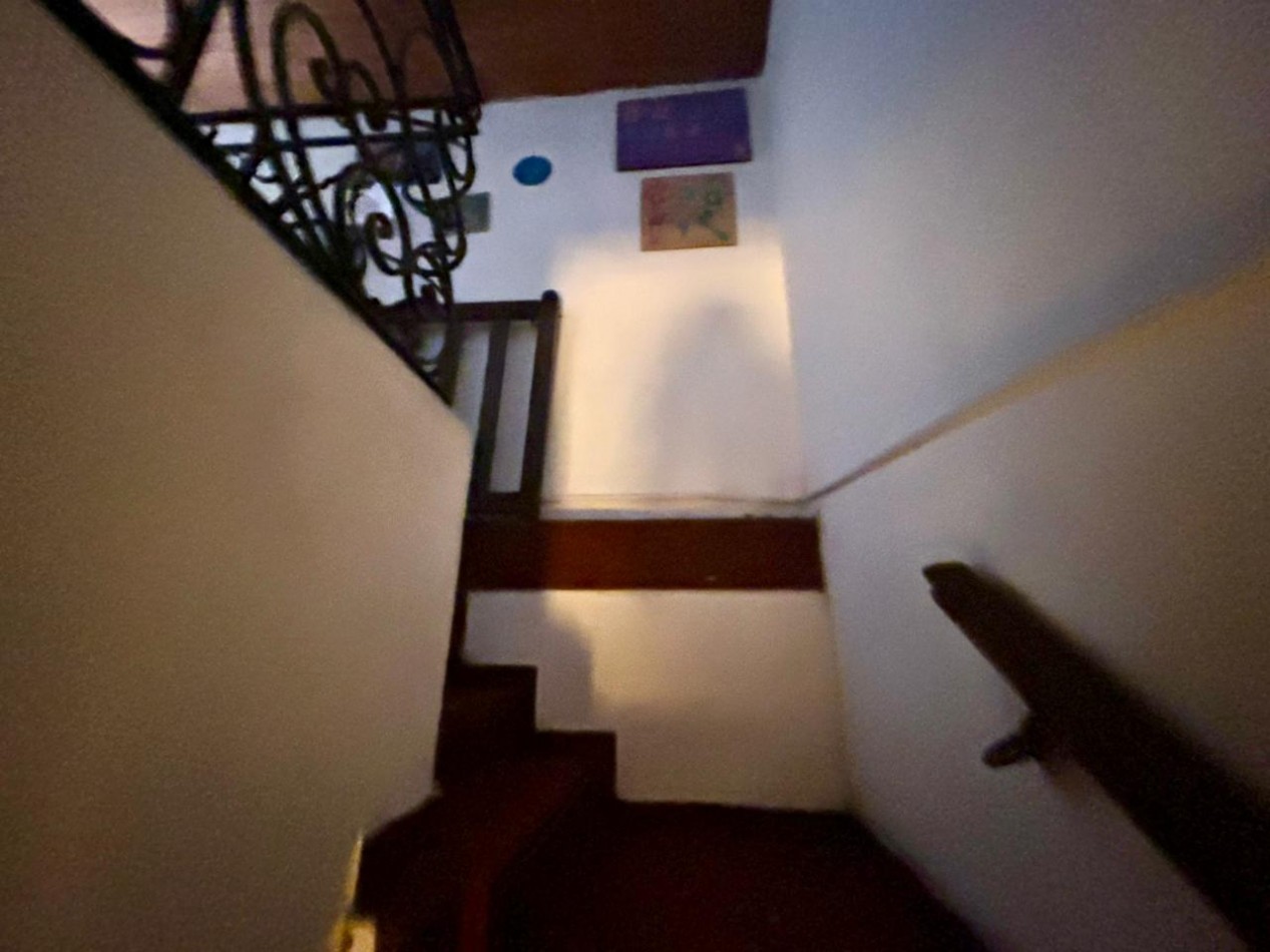 Amplia propiedad, 24 de septiembre 1200, planta alta y baja con acceso independientes! local comercial.