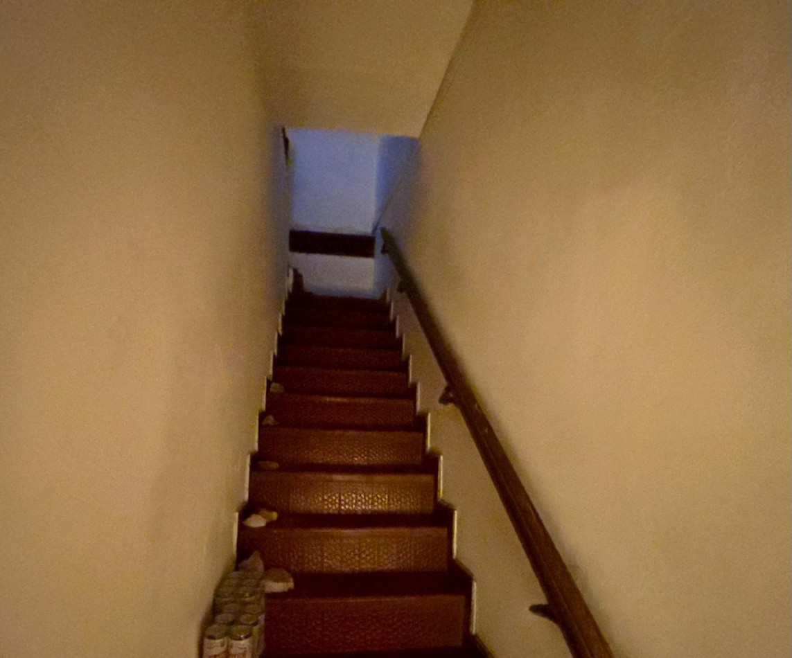 Amplia propiedad, 24 de septiembre 1200, planta alta y baja con acceso independientes! local comercial.