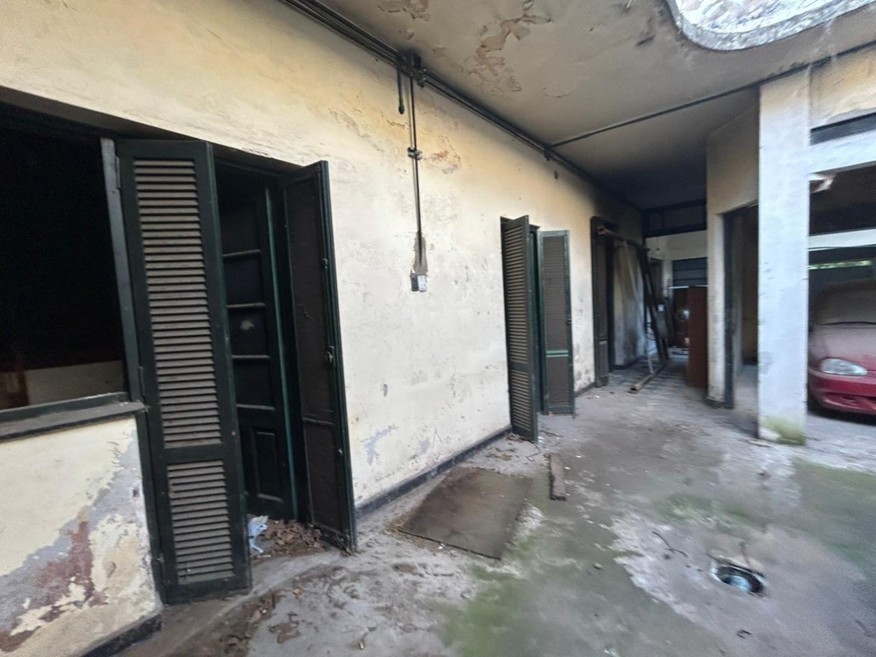 Amplia propiedad, 24 de septiembre 1200, planta alta y baja con acceso independientes! local comercial.