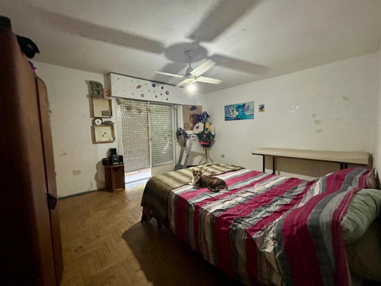 Amplia propiedad, 24 de septiembre 1200, planta alta y baja con acceso independientes! local comercial.