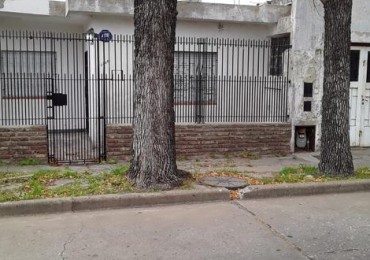 SAN MARTIN 6000. CASA FRENTE Amplio Patio. 2 Dormitorios.