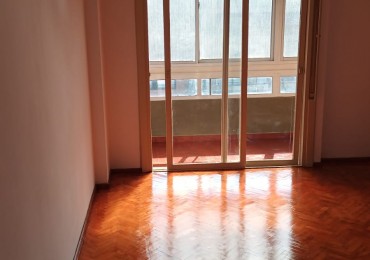 Oroño 200, departamento dos dormitorios, balcon al frente, excelente zona. Apta Credito! 