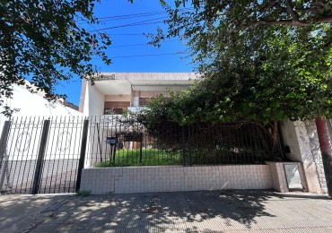 Casa Dr Rivas 1600, 3 dormitoriorios, galeria, patio amplio, cochera.