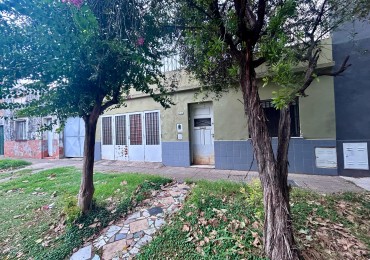 Pje Gomensoro 1500, casa dos dormitorios, cochera, patio.