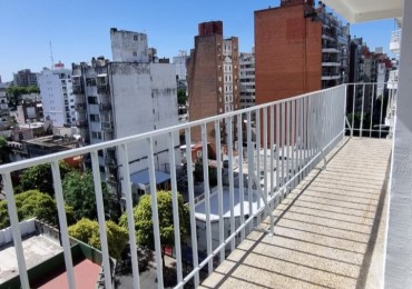 9 de Julio 1900, dos dormitorios, amplio departamento, balcon.