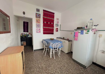 Wagner 1100, interna planta alta, un dormitorio. 