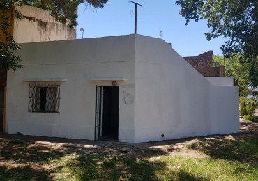 Casilda y Colombia, alquiler dos dormitorios, patio, cochera.