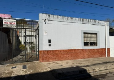 (Cuzco 1500) a metros Dean Funes 1500, casa de dos dormitorios, patio, cochera.