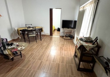 Lainez 700, dos dormitorios, patio amplio, interna.