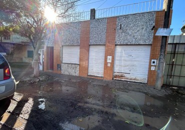 Callao 5400, casa de dos dormitorios mas comodin, a reciclar, patio. 197 m2. 