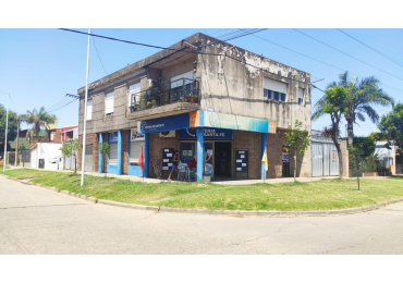 Capitan Bermudez, Laprida al 100, local comercial y departamento 3 dormitorios.